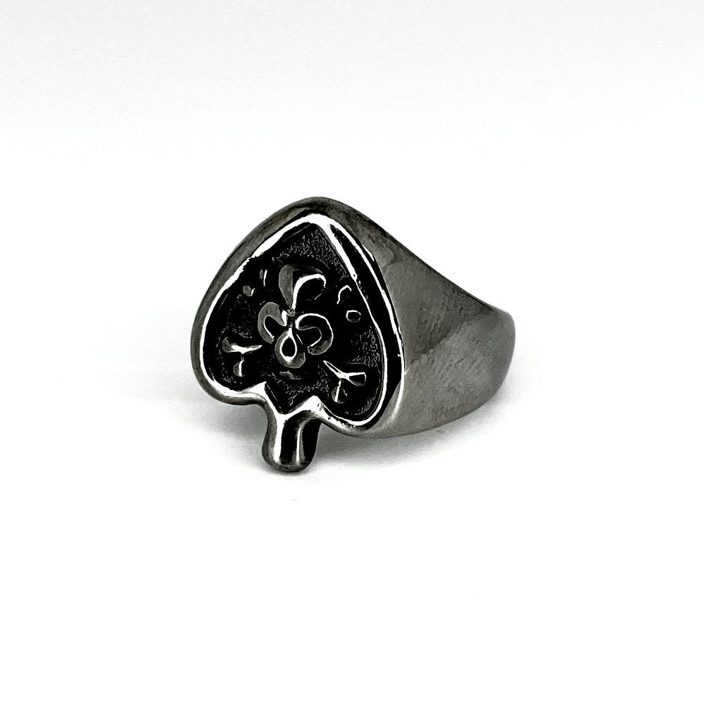 A35 Skull Of Spades Ring